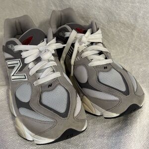 Grey New Balance 9060's